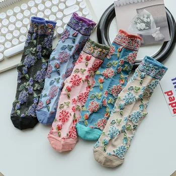 Kadınlar Çiçek Kabartma Çorap Vintage Harajuku Retro Streetwear Ekip Çorap Etnik Nakış Çiçek Tatlı Kız pamuklu uzun çorap