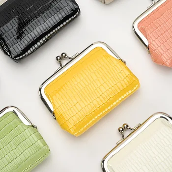 2023 Yeni Ruj saklama çantası Saf Renk Hayranları Size Kısa Klip Paketi Bayan Timsah Desen Öpücük Kilit bozuk para cüzdanı Sevimli Cüzdan